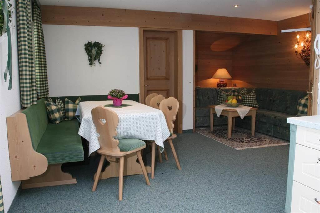 Landhaus Heidi Partenen Buitenkant foto